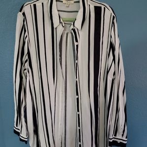 Black and white stripped top.